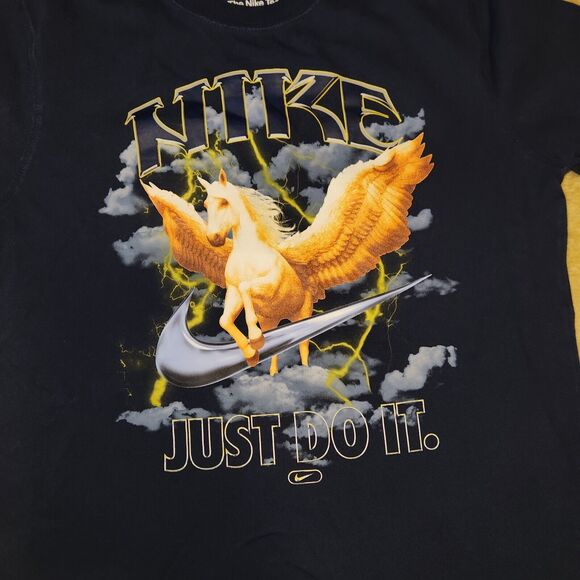 The Nike Tee Kids L Takedown Dark Navy T Shirt Pegasus Graphic - Picture 2 of 5